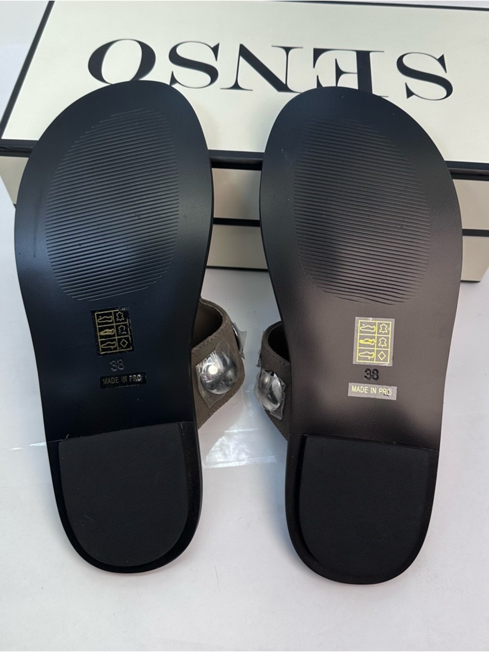 SENSO Anna II Sandal in Mushroom green suede leather flip flop - Picture 5 of 5